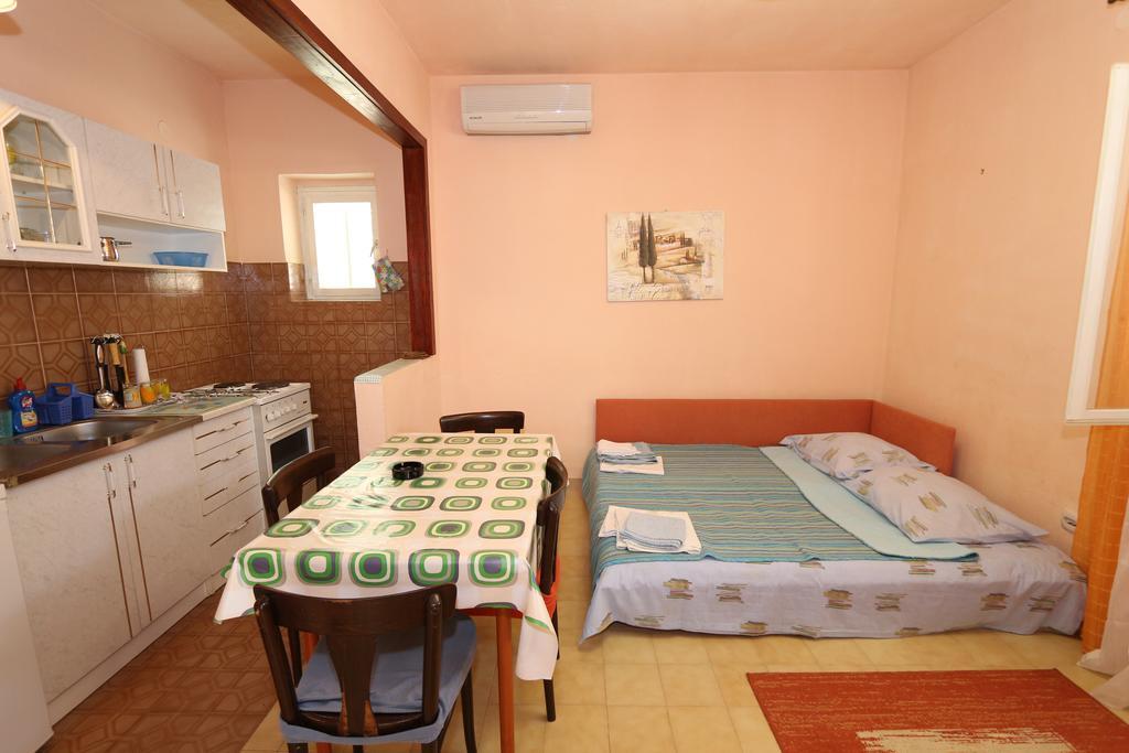 Apartments Antoneta Макарська Екстер'єр фото