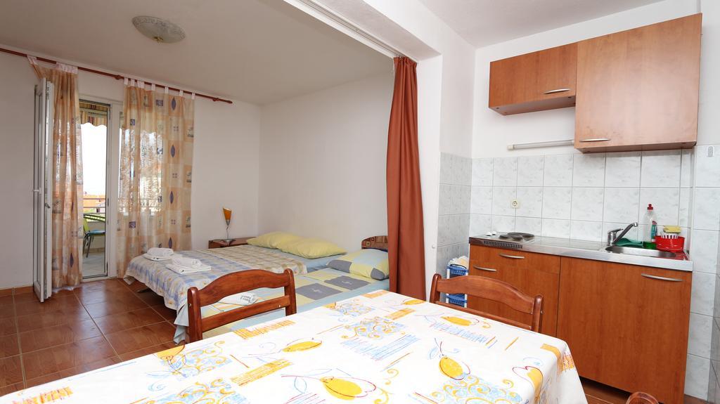 Apartments Antoneta Макарська Екстер'єр фото
