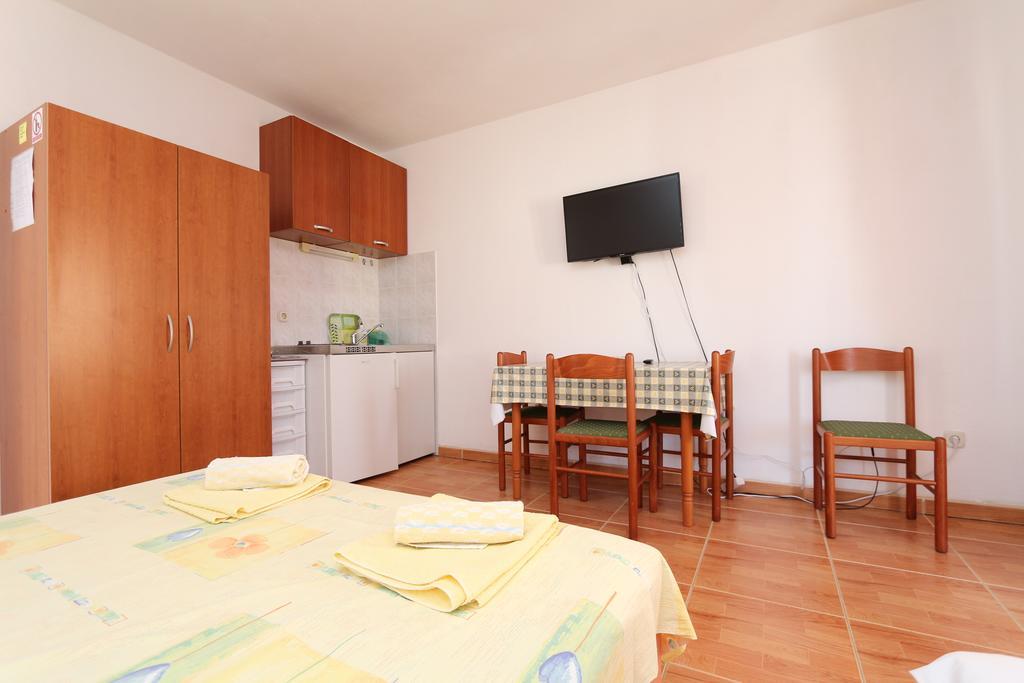 Apartments Antoneta Макарська Екстер'єр фото